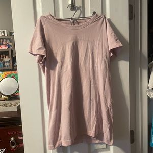 Size 12 Lululemon swiftly tech short sleeve